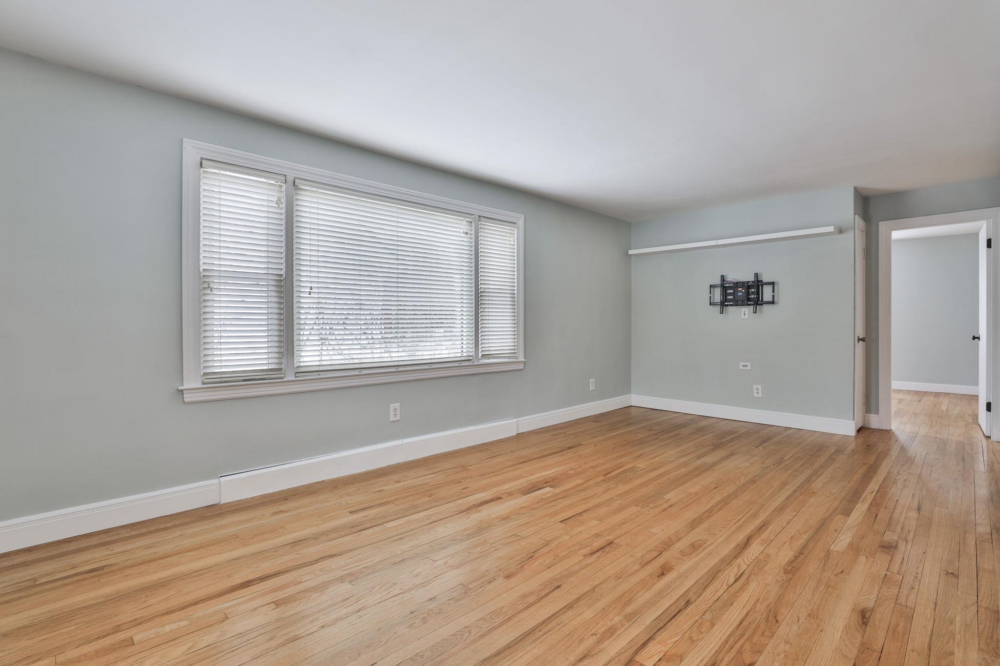 28 Stevens Street Nashua, NH 03060 - Photo 8 of 23