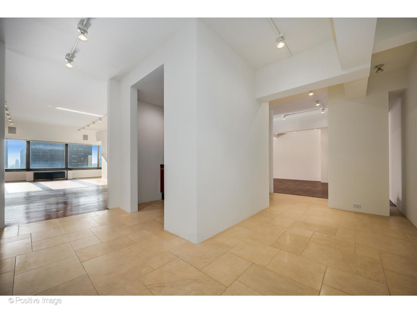 175 East Delaware Place, Unit 5116 Chicago, IL 60611 - Photo 2 of 43 a view of a hallway