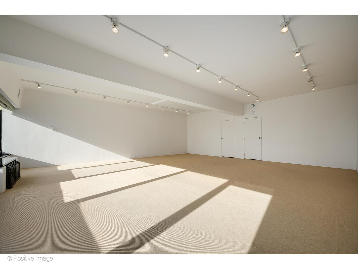 175 East Delaware Place, Unit 5116 Chicago, IL 60611 - Photo 25 of 43 a view of empty room