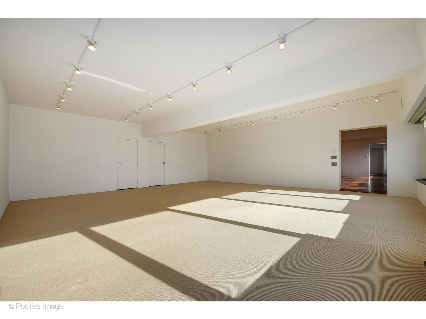 175 East Delaware Place, Unit 5116 Chicago, IL 60611 - Photo 26 of 43 a view of empty room