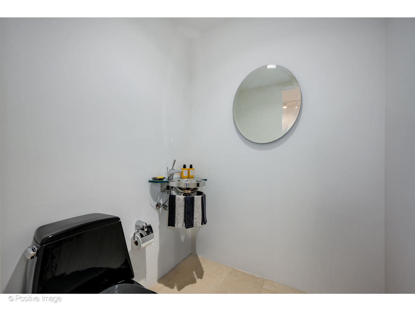 175 East Delaware Place, Unit 5116 Chicago, IL 60611 - Photo 29 of 43 a view of livingroom with furniture