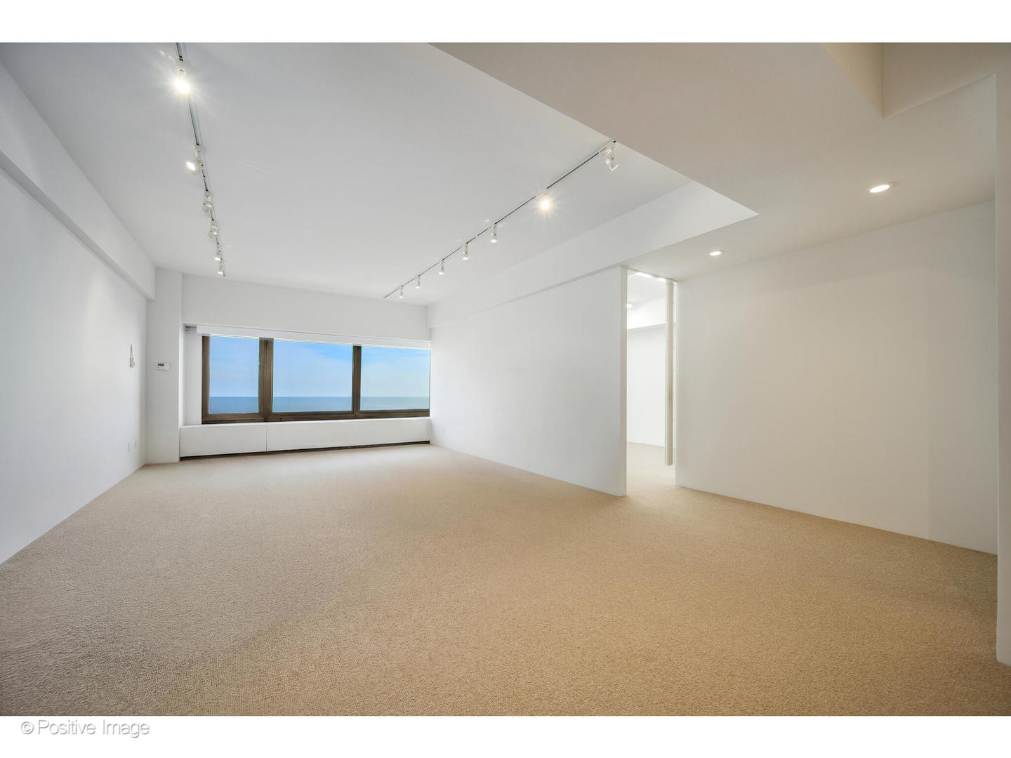 175 East Delaware Place, Unit 5116 Chicago, IL 60611 - Photo 35 of 43 a view of empty room