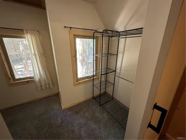 a view of entryway with window