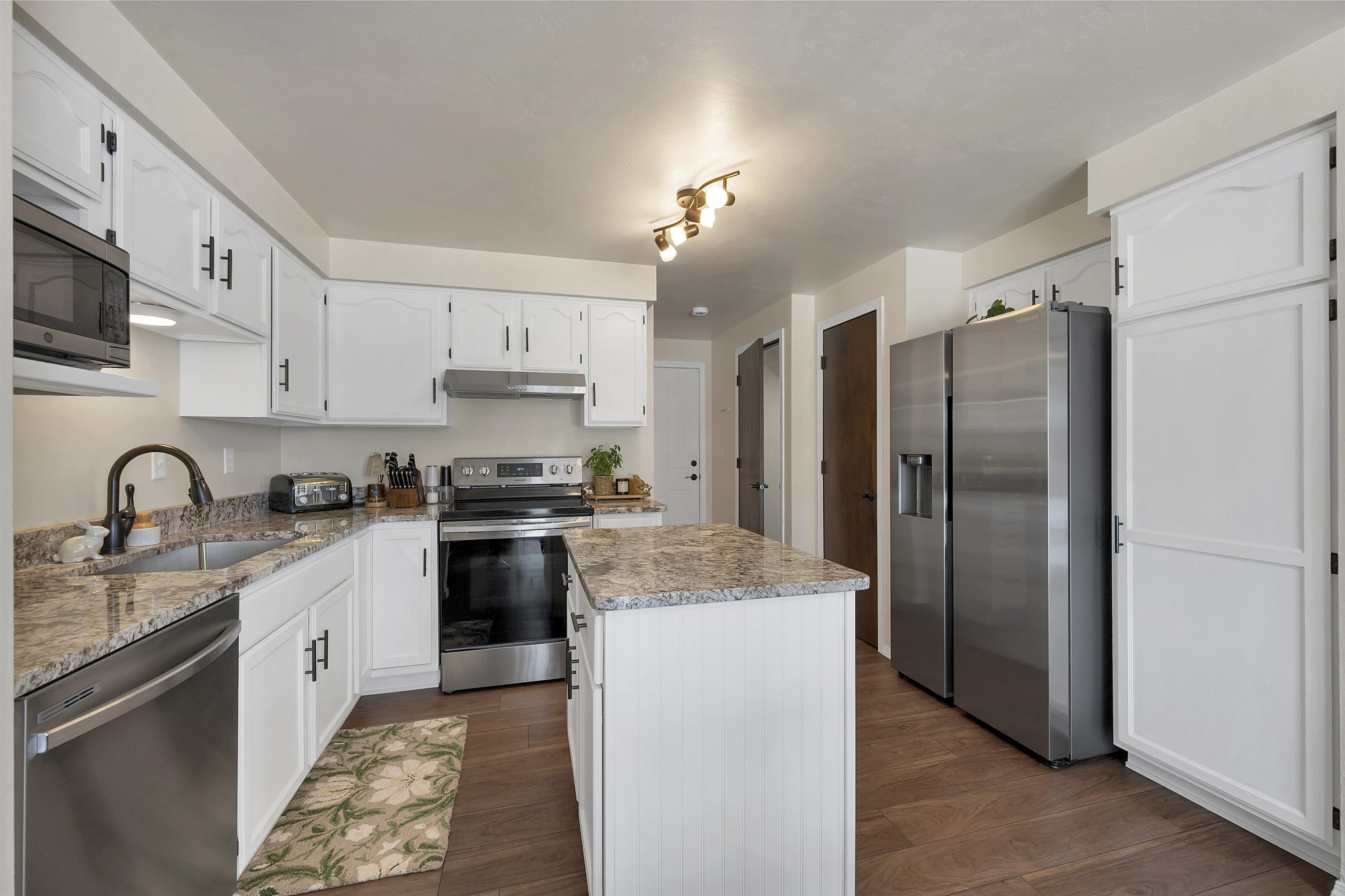 1528 Van Road Green Bay, WI 54311 - Photo 11 of 57