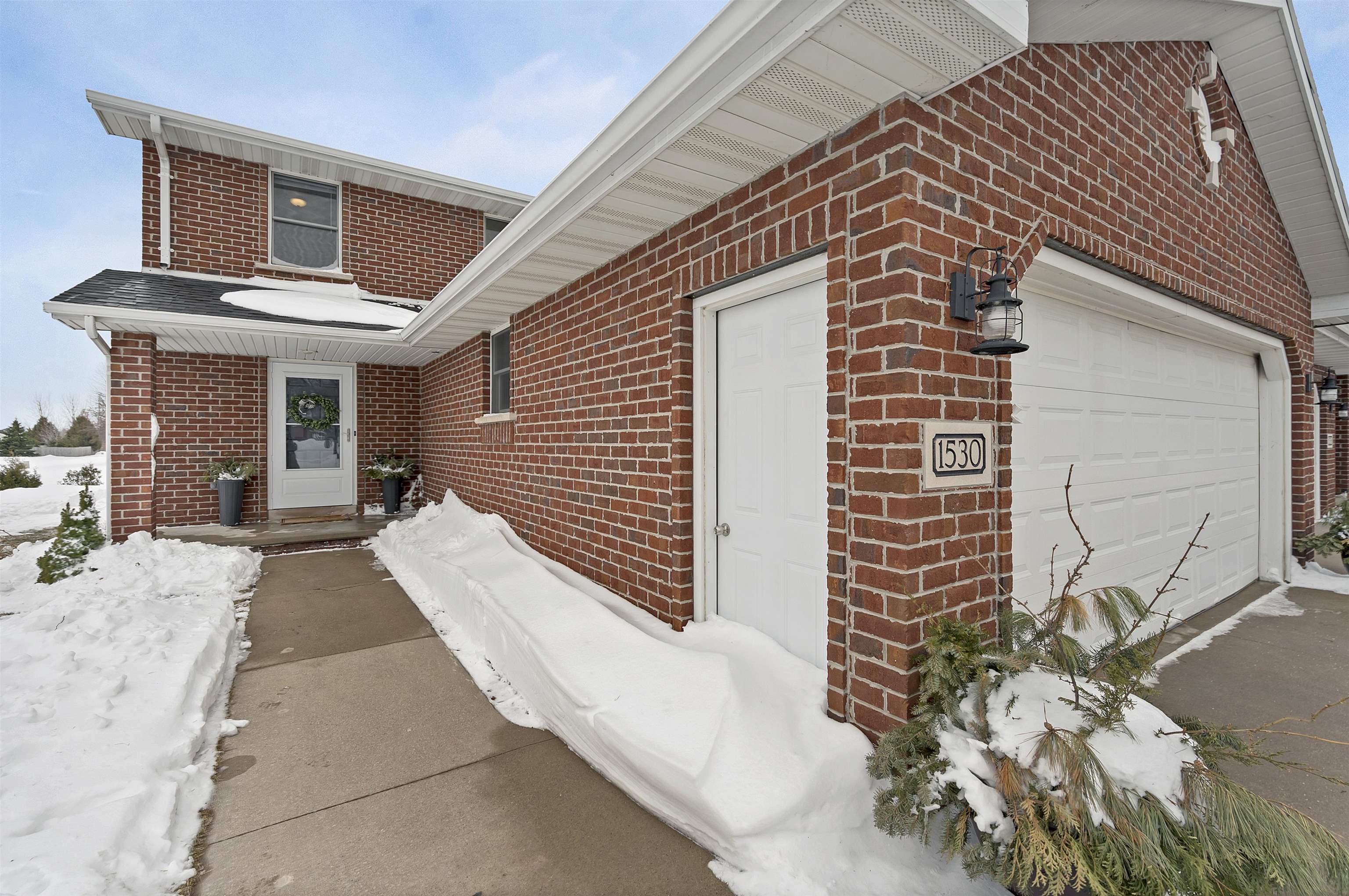 1528 Van Road Green Bay, WI 54311 - Photo 2 of 57