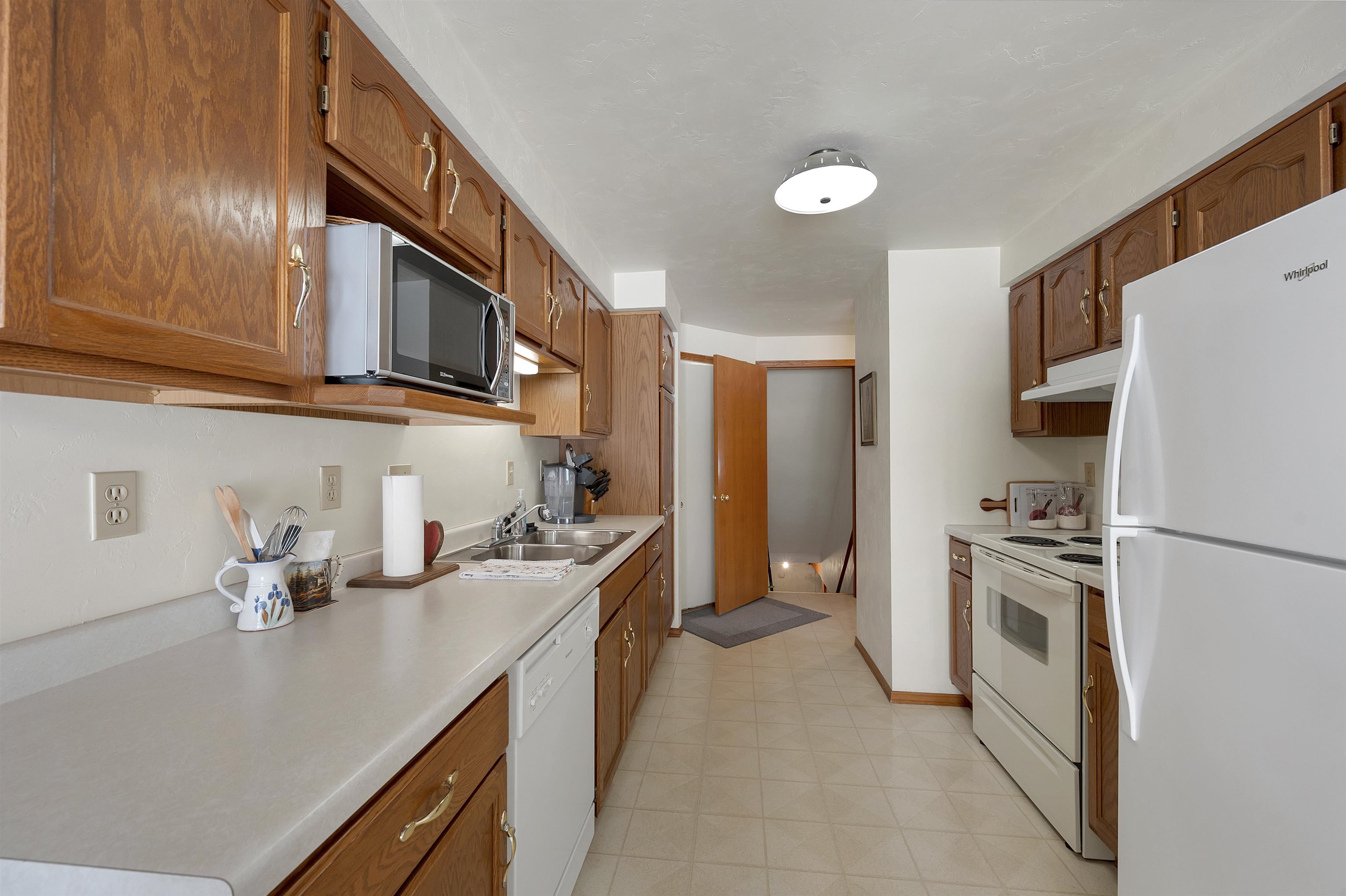 1528 Van Road Green Bay, WI 54311 - Photo 34 of 57