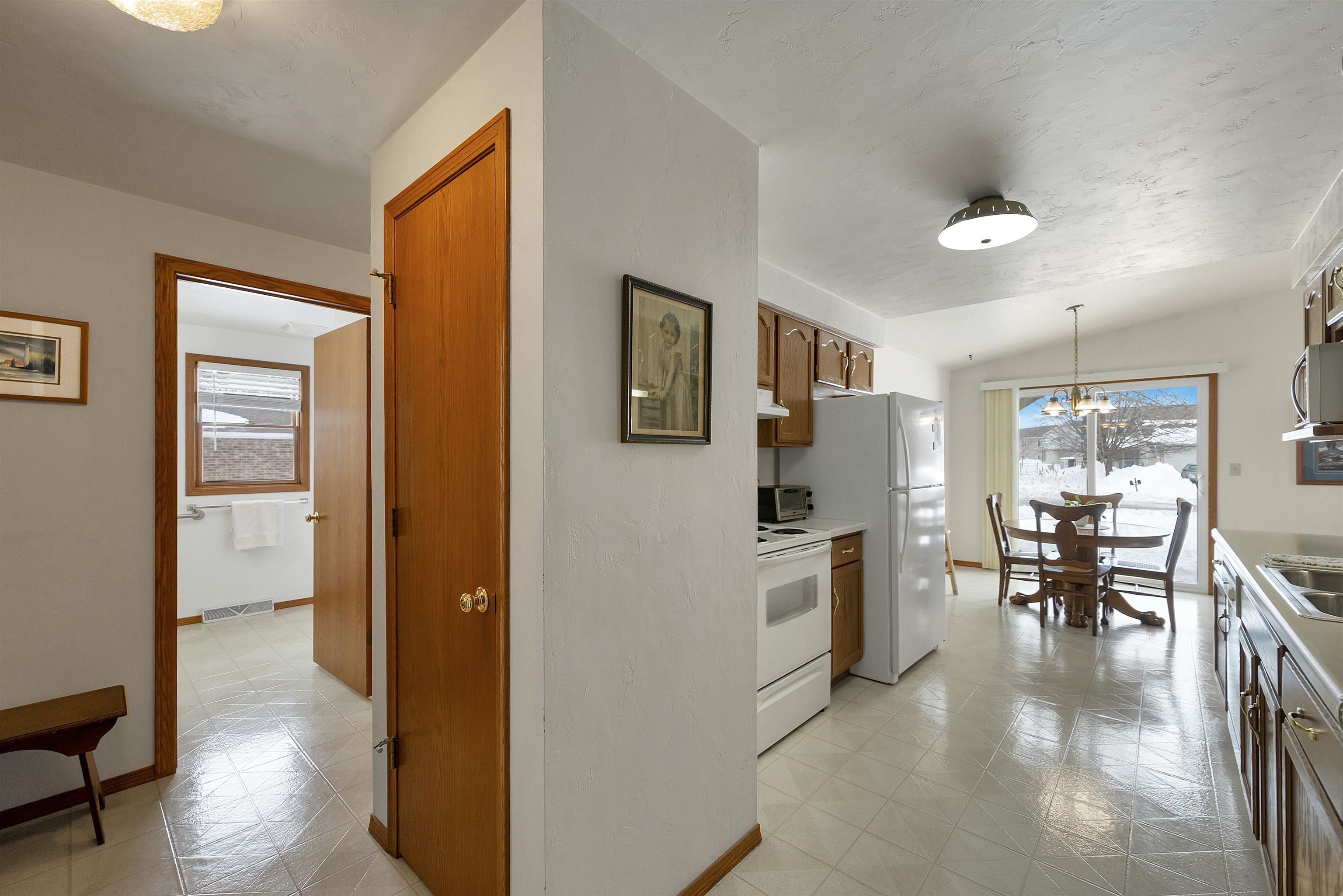 1528 Van Road Green Bay, WI 54311 - Photo 36 of 57