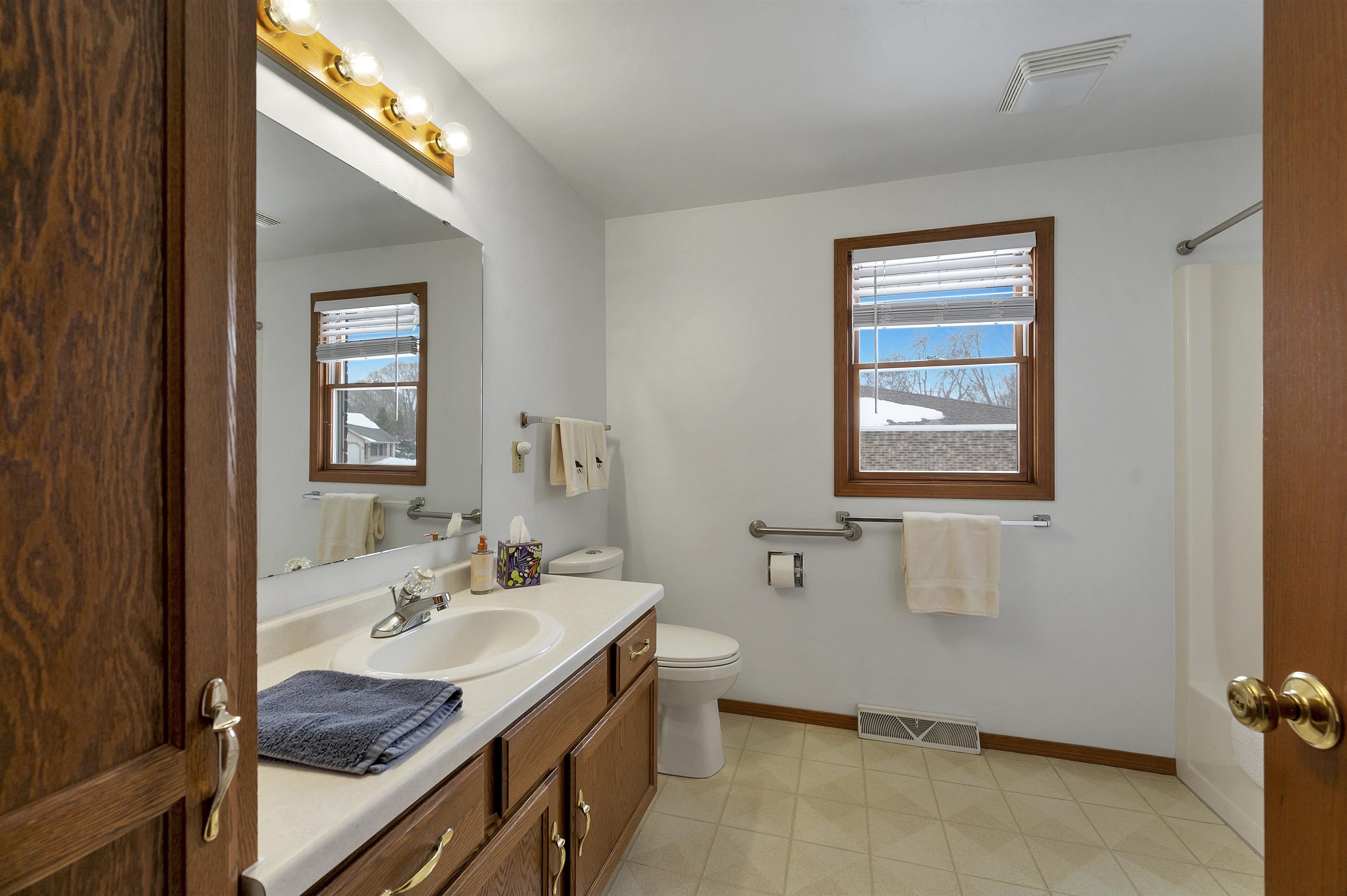 1528 Van Road Green Bay, WI 54311 - Photo 42 of 57