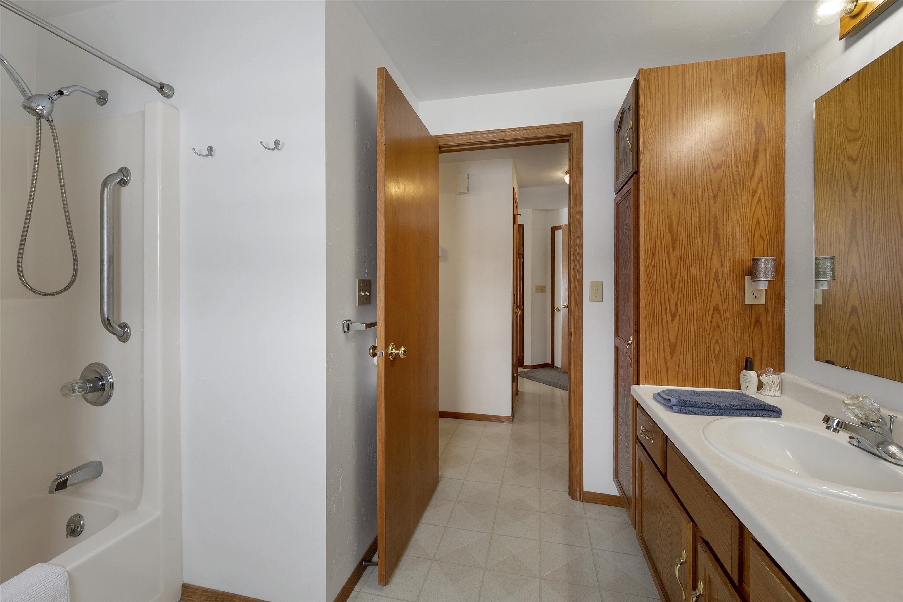 1528 Van Road Green Bay, WI 54311 - Photo 43 of 57