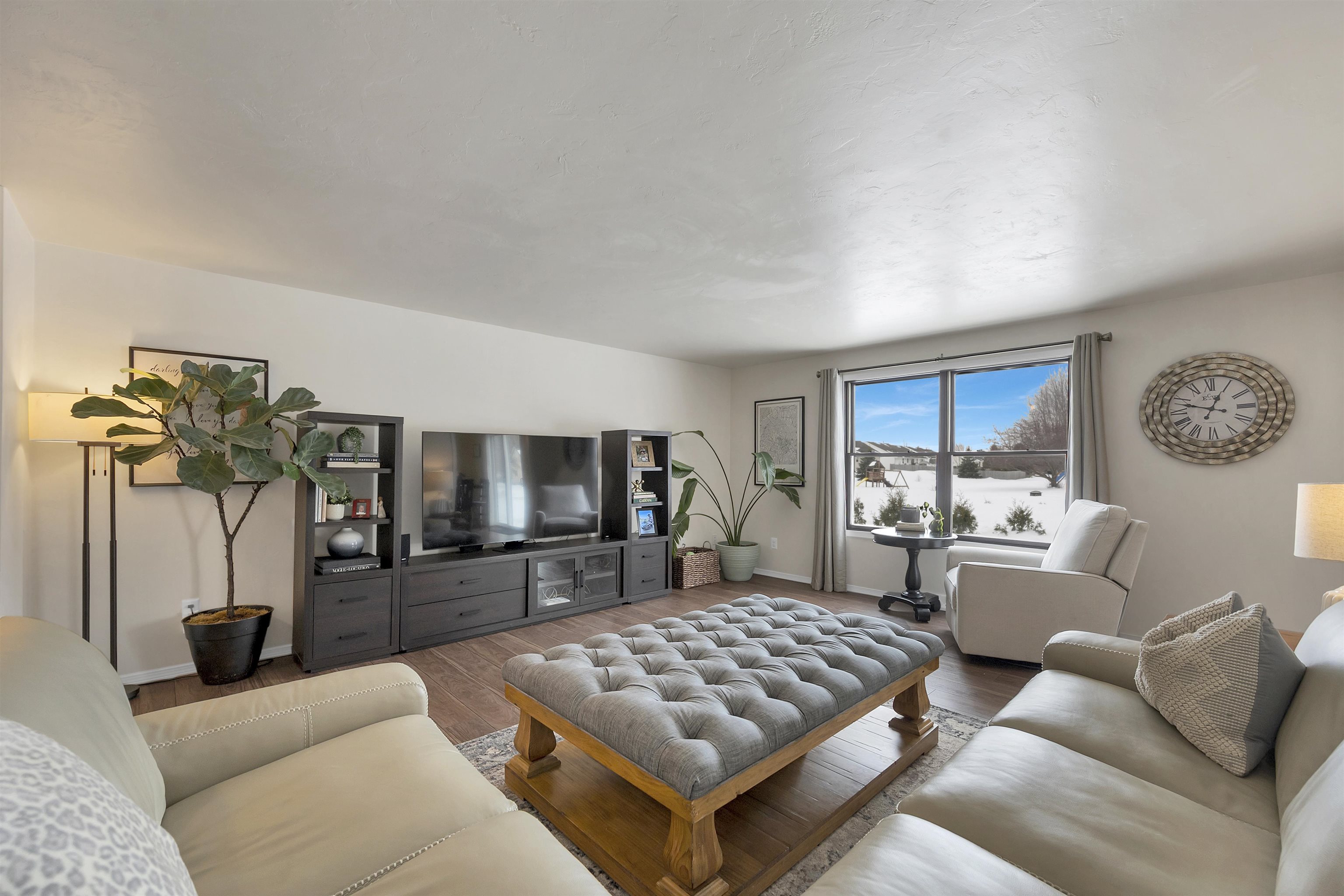 1528 Van Road Green Bay, WI 54311 - Photo 5 of 57