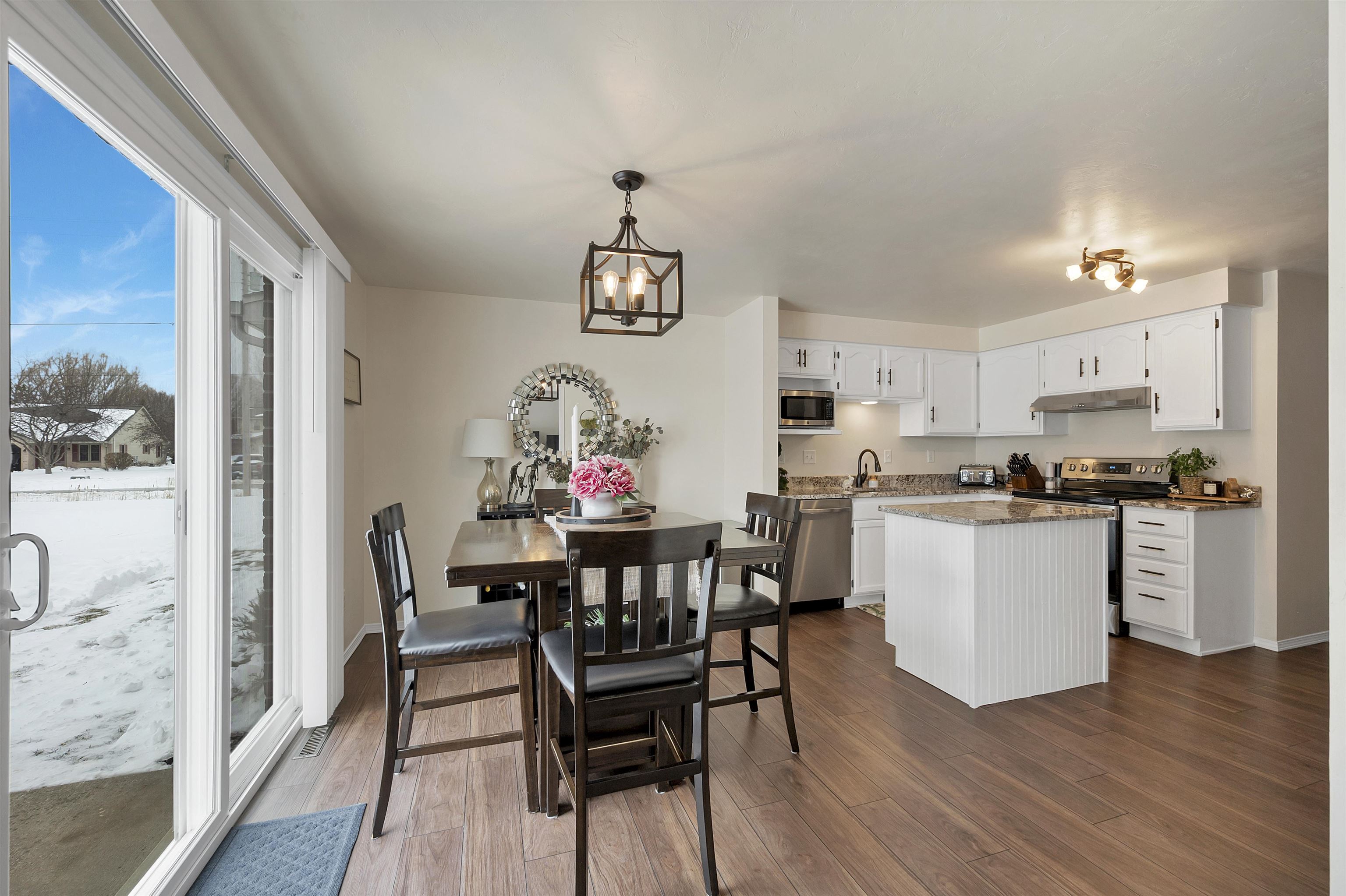 1528 Van Road Green Bay, WI 54311 - Photo 7 of 57