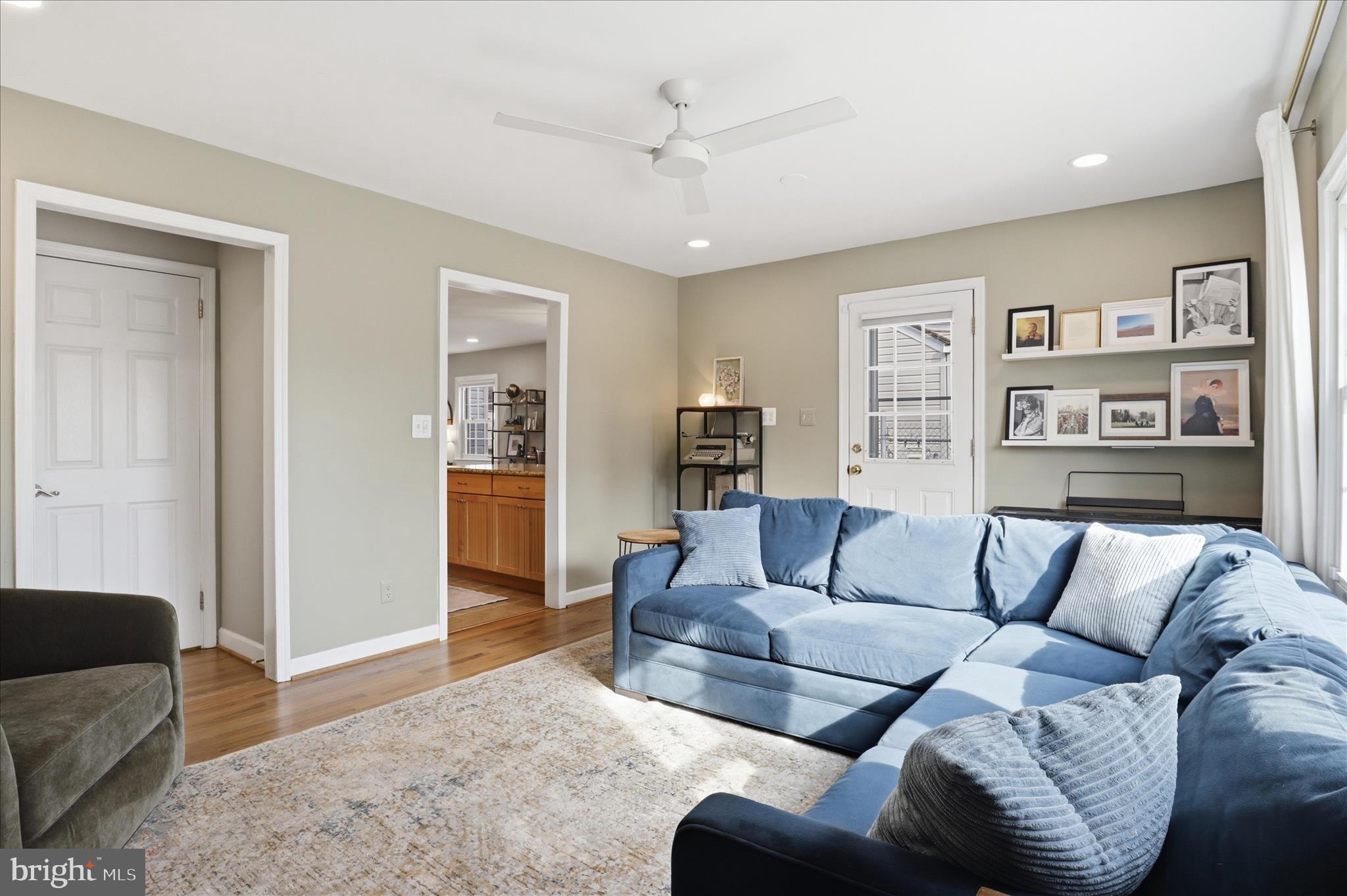 4029 Walters Court Fairfax, VA 22030 - Photo 10 of 27 Family room