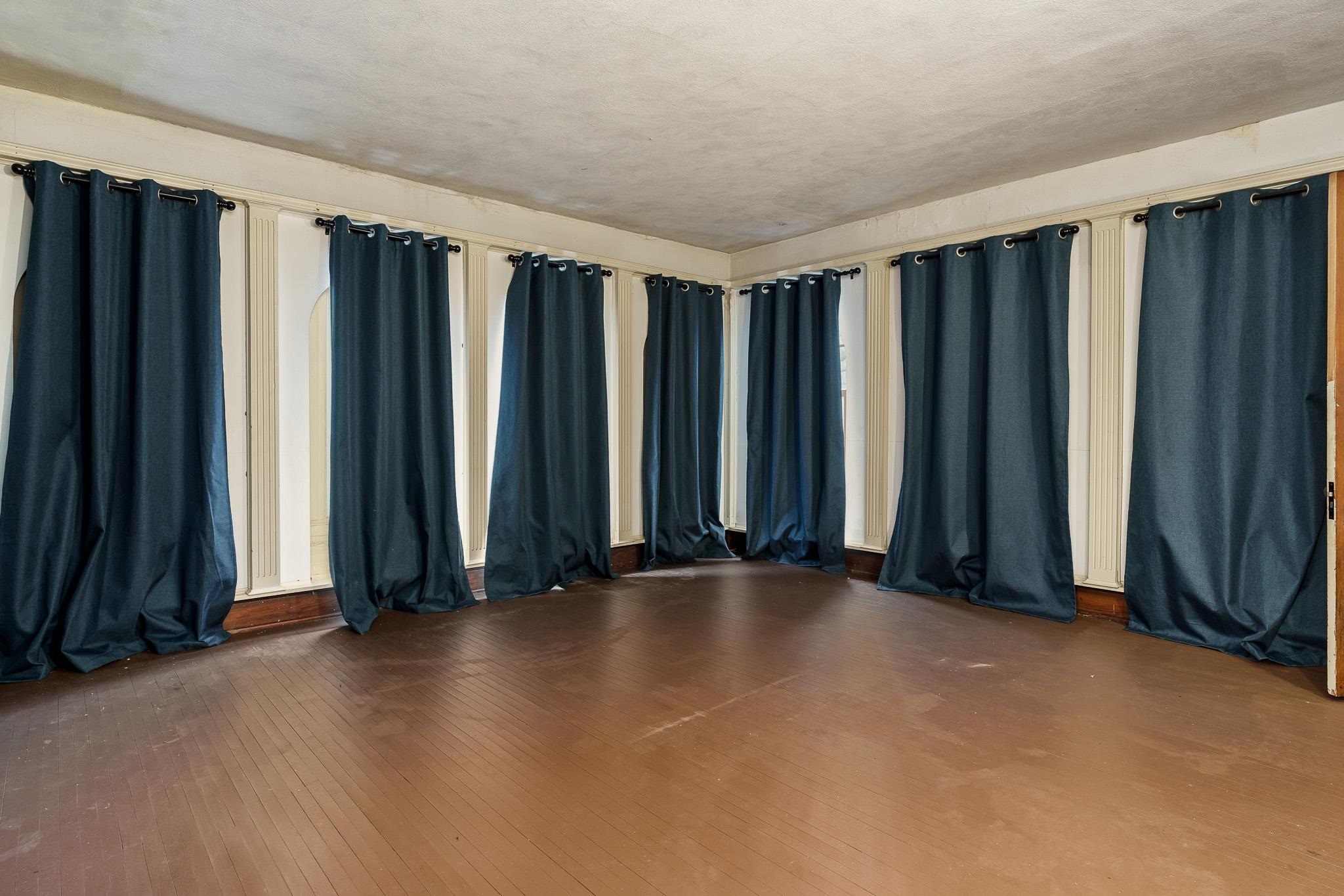 2826 Orth Road Belvidere, IL 61008 - Photo 41 of 43 an empty room with window and a closet