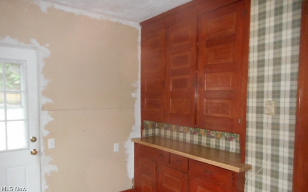 2102 Mogadore Road Akron, OH 44312 - Photo 7 of 14 Gallery Image 7
