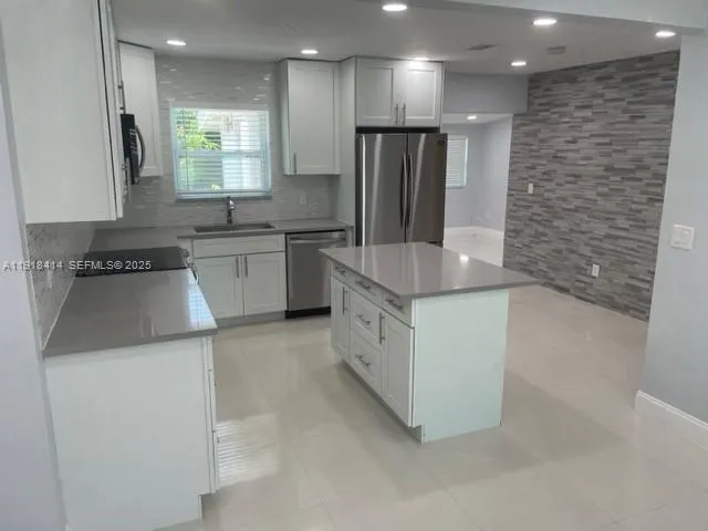 $2,700 | 40 Northeast 48th Court, Unit 1, Oakland Park, FL 33334