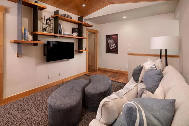 $5,895,000 | 8215 Olana Drive, Truckee, CA 96161