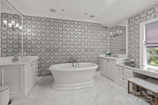 $2,499,000 | 1625 Bibury Lane, Charlotte, NC 28211