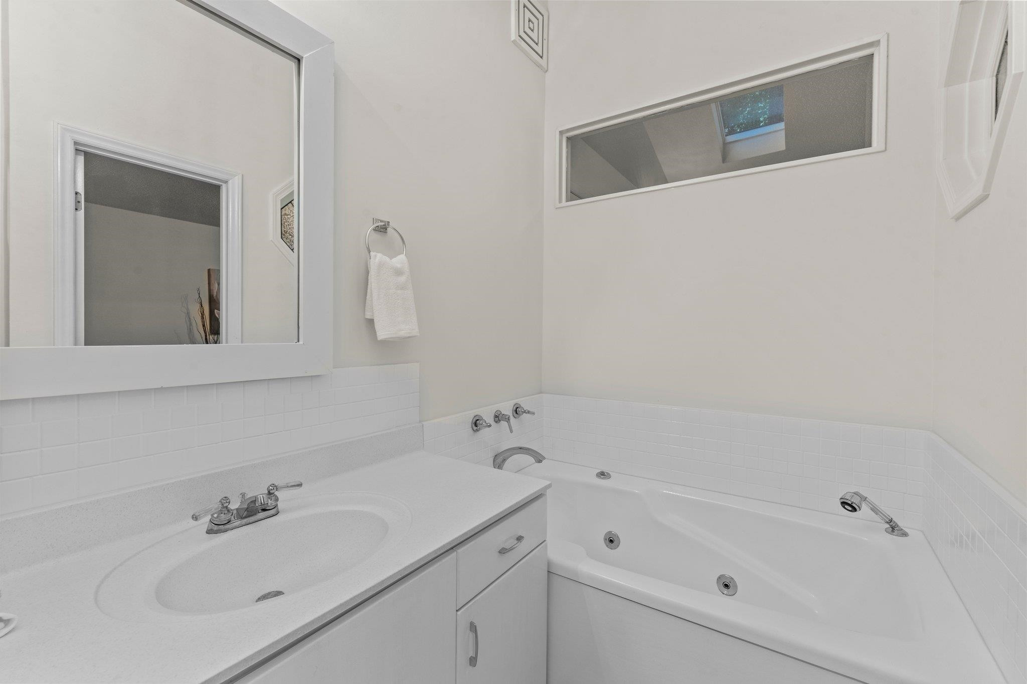 4505 Eliot Place Raleigh, NC 27609 - Photo 26 of 51 Primary Bathroom with jacuzzi tub and transom window. Primary Bathroom