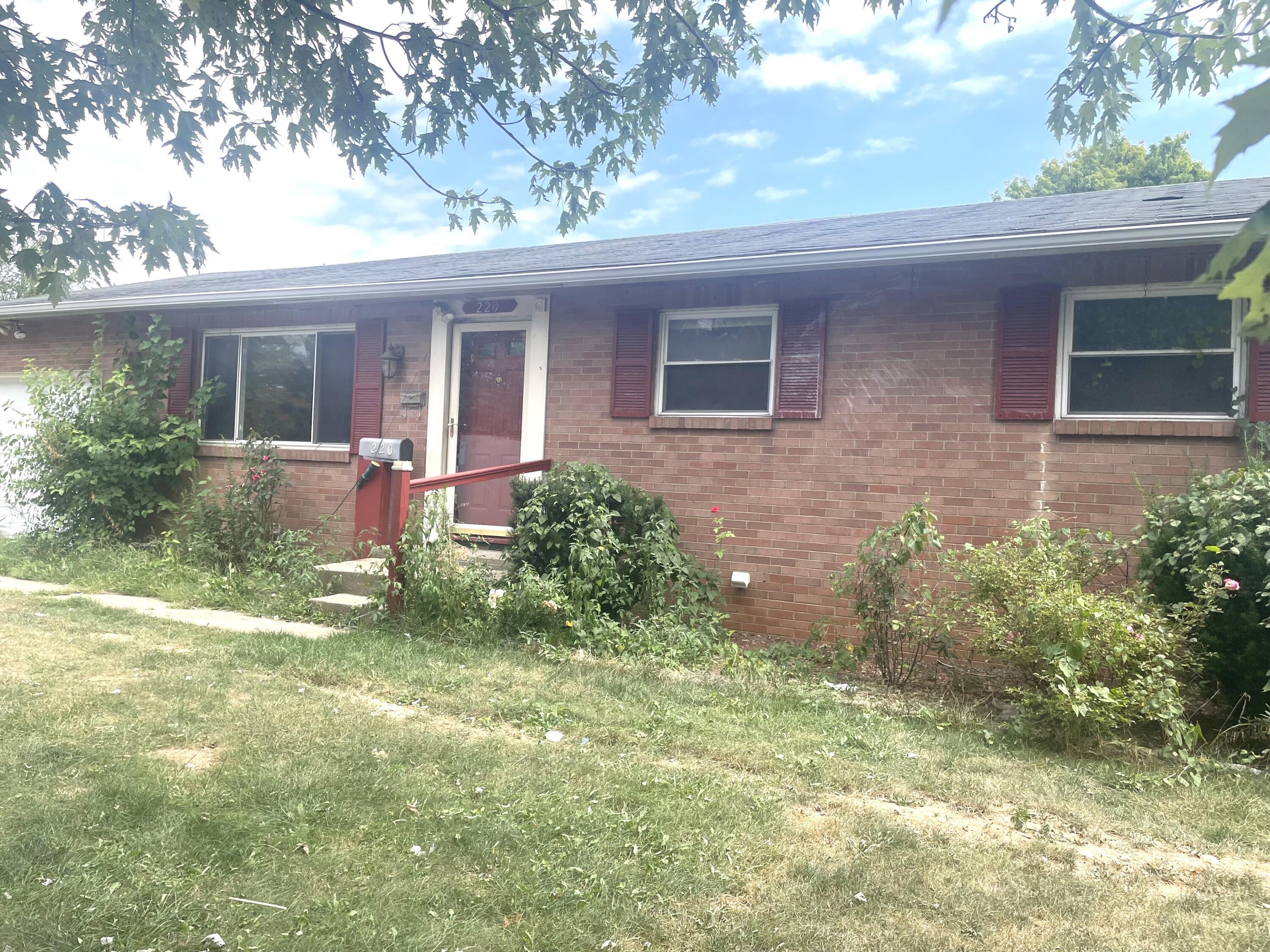 220 Hilliard Rome Road Columbus, OH 43228 - Photo 2 of 19 IMG_6128