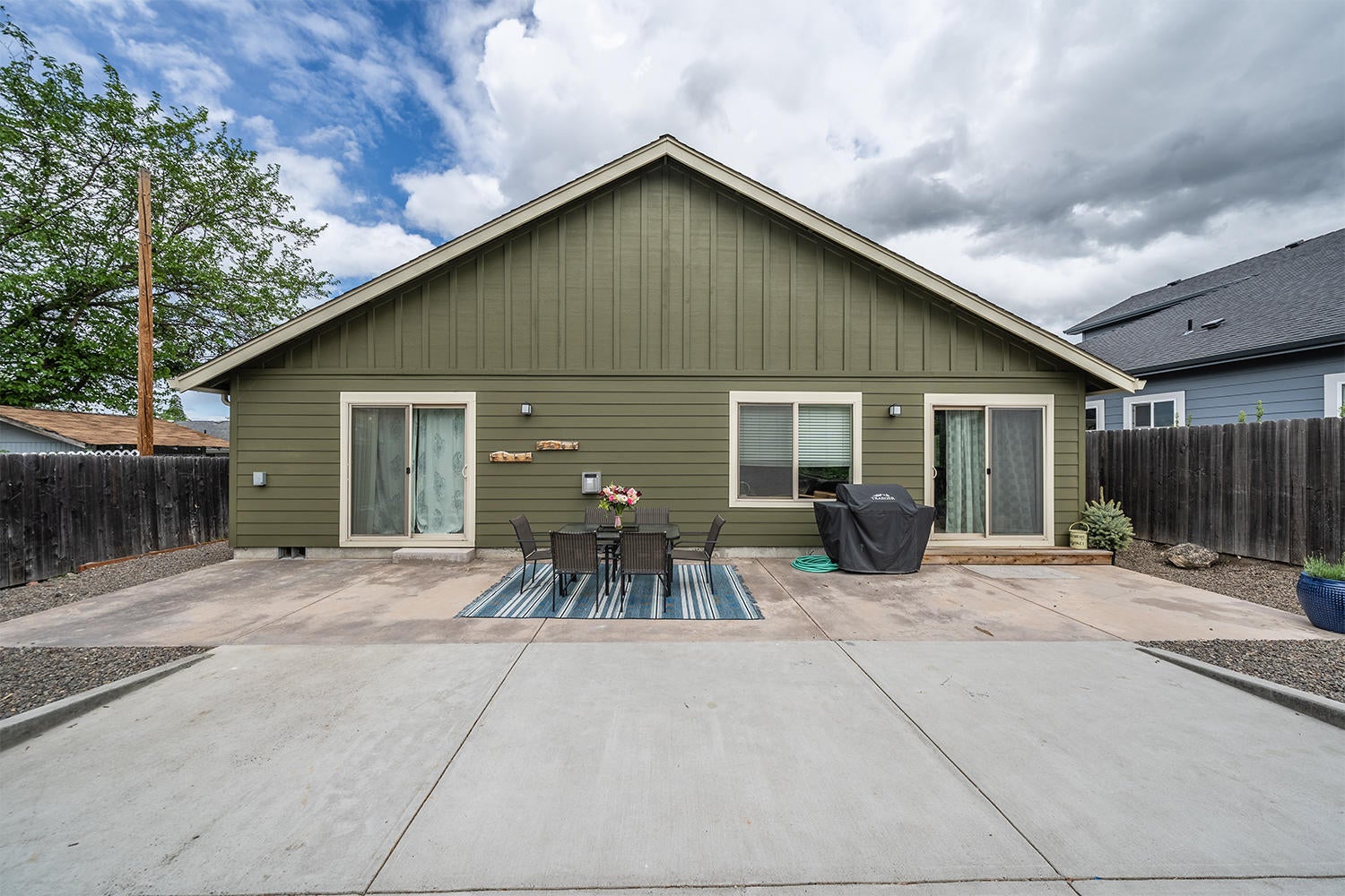 1012 Lithia Way Talent, OR 97540 - Photo 32 of 39 DSC00634-HDR