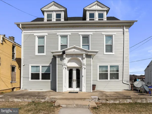 $1,200 | 16 Snyder Avenue, Hagerstown, MD 21740
