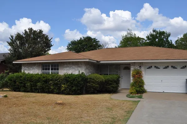 $1,750 | 705 Dawn Lane, Fredericksburg, TX 78624