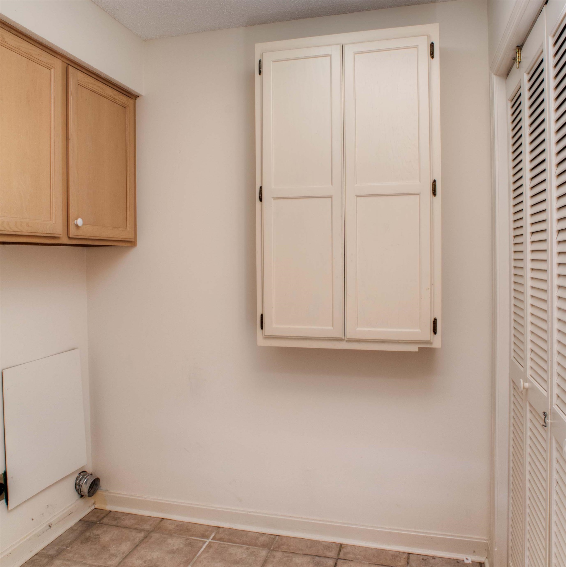 8225 Walnut Grove Road Memphis, TN 38018 - Photo 13 of 29 a view of a closet