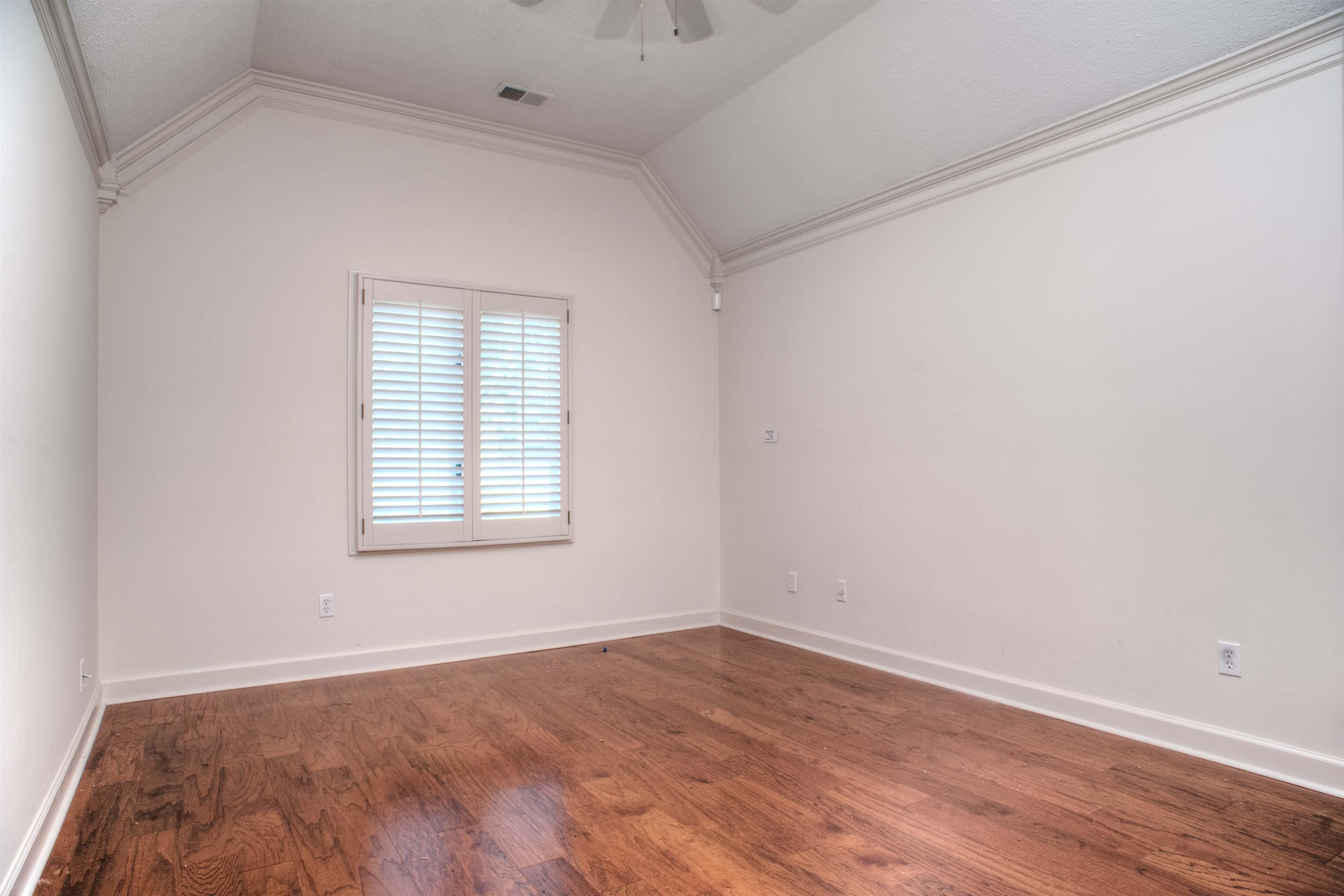 8225 Walnut Grove Road Memphis, TN 38018 - Photo 20 of 29 an empty room with wooden floor and windows