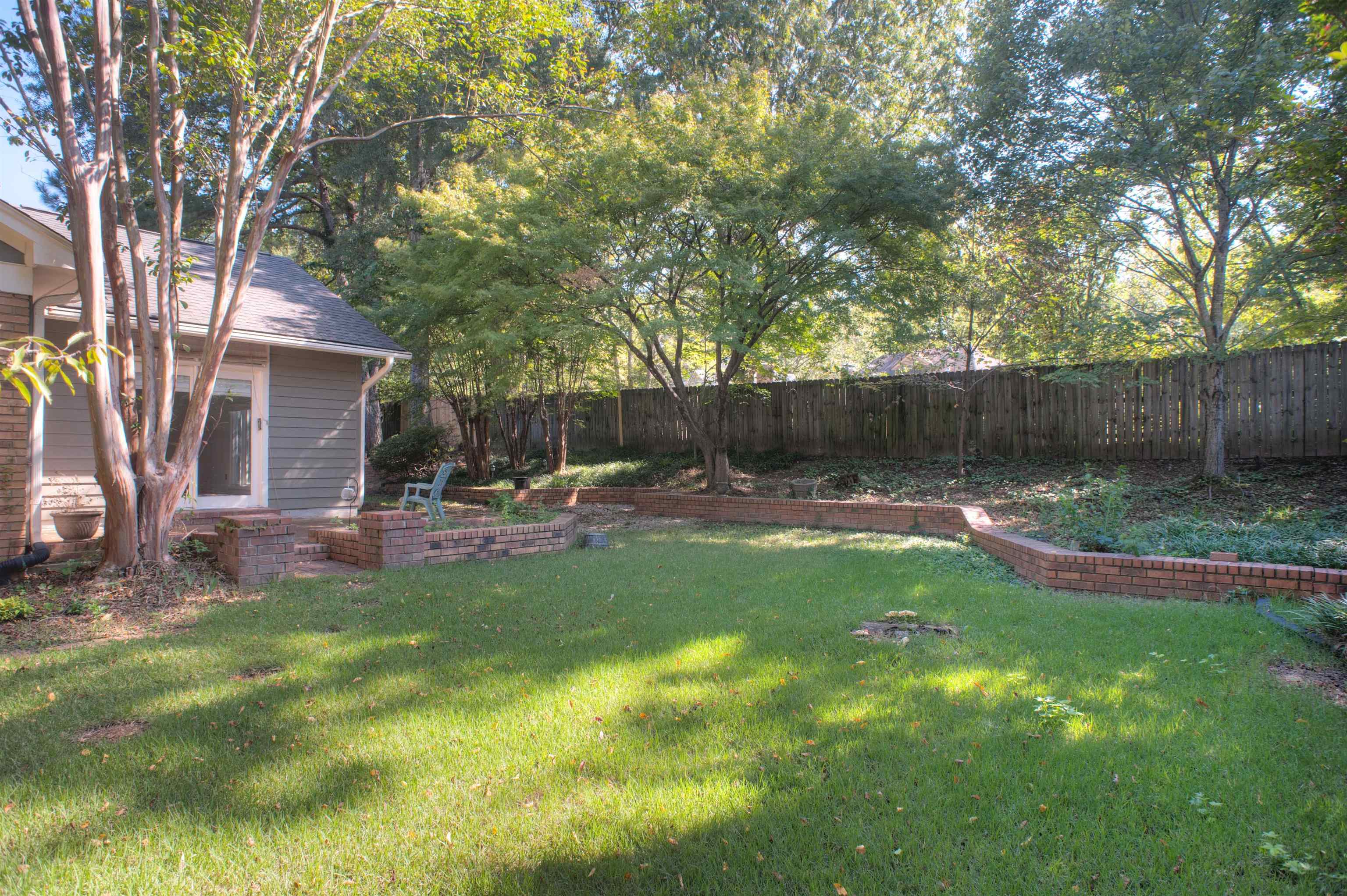 8225 Walnut Grove Road Memphis, TN 38018 - Photo 27 of 29 a view of a backyard with a garden