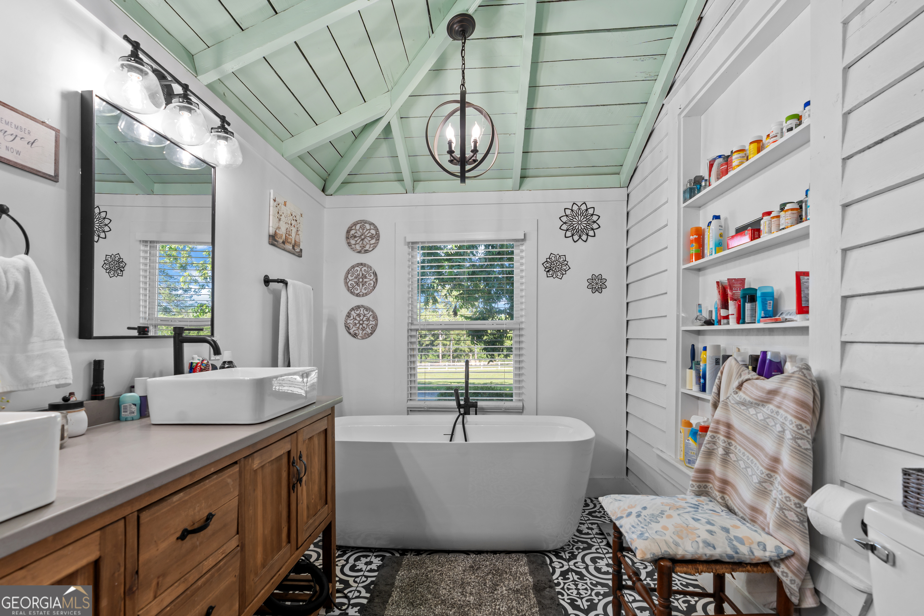5065 10 Mile Road Baxley, GA 31513 - Photo 40 of 70 a bathroom with a sink a bathtub and a window