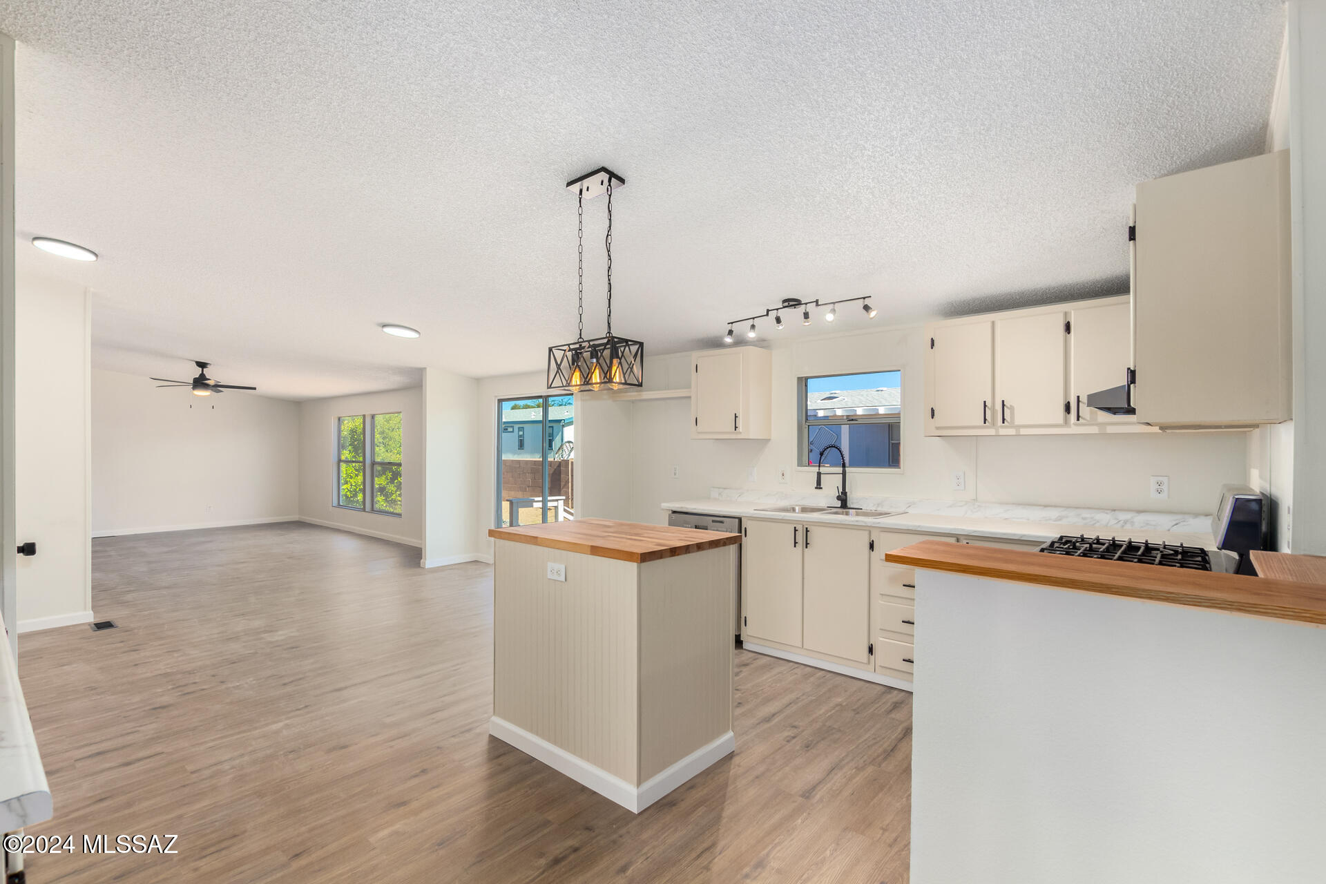 6137 East Window Ridge Lane Tucson, AZ 85756 - Photo 1 of 36 Gallery Image 1
