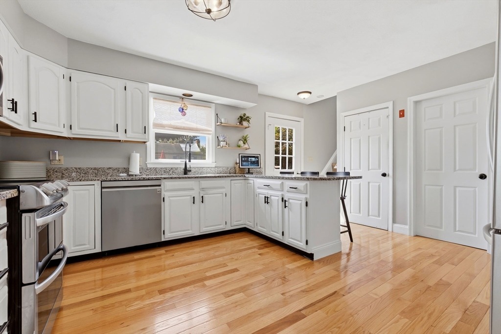 22 Myrtle Street Beverly, MA 01915 - Photo 4 of 21 Gallery Image 4