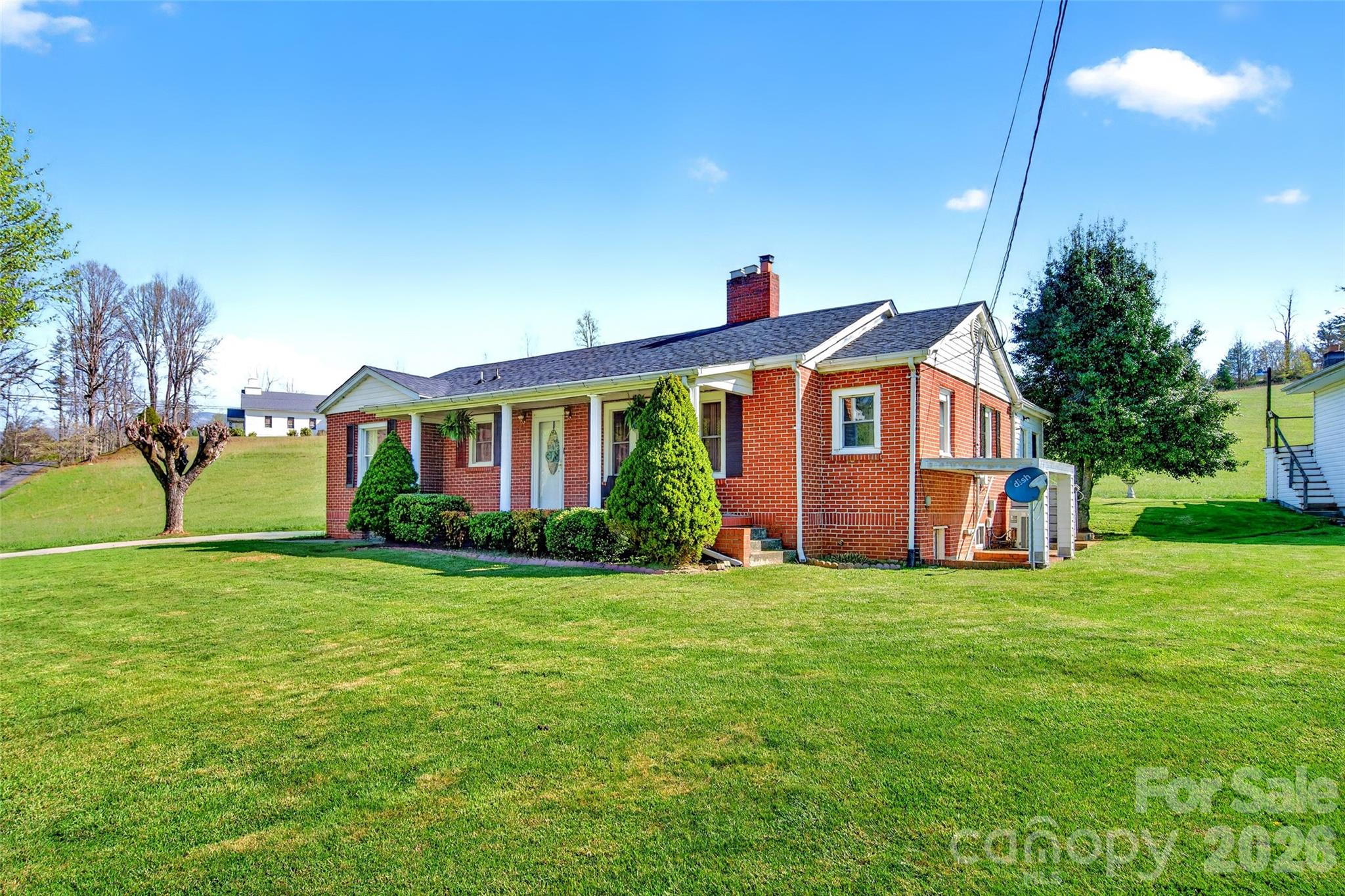 1511 White Oak Road Bakersville, NC 28705 - Photo 2 of 33 a front view of a house with a yard