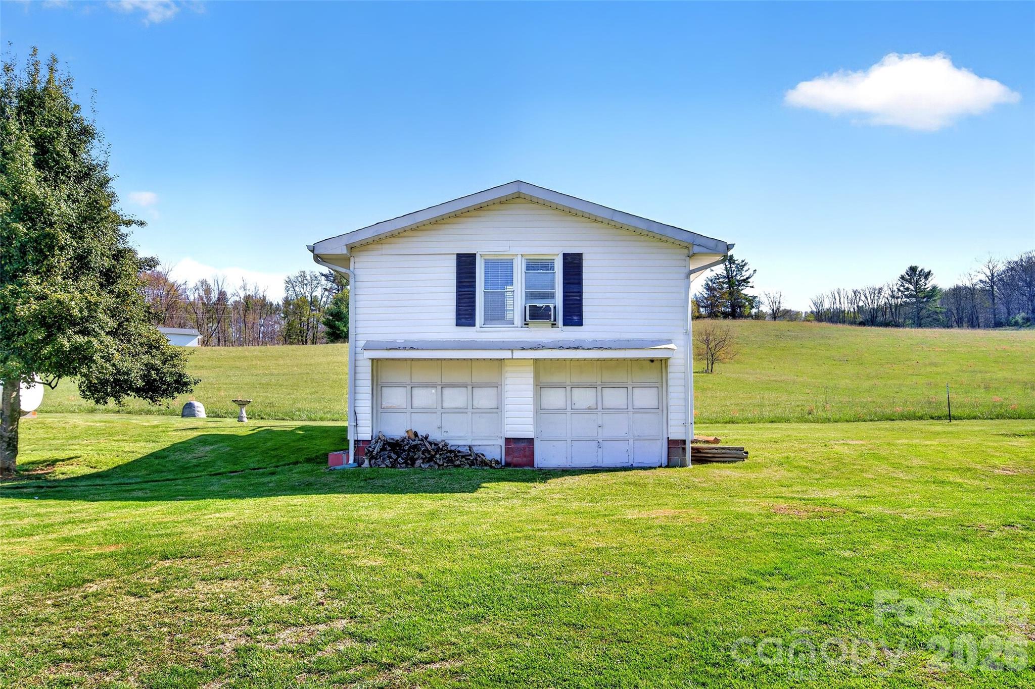 1511 White Oak Road Bakersville, NC 28705 - Photo 21 of 33 a front view of house with yard and green space