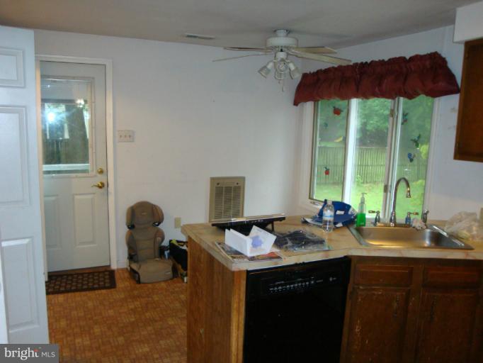 13220 Pine Road Bowie, MD 20720 - Photo 9 of 28 Kitchen