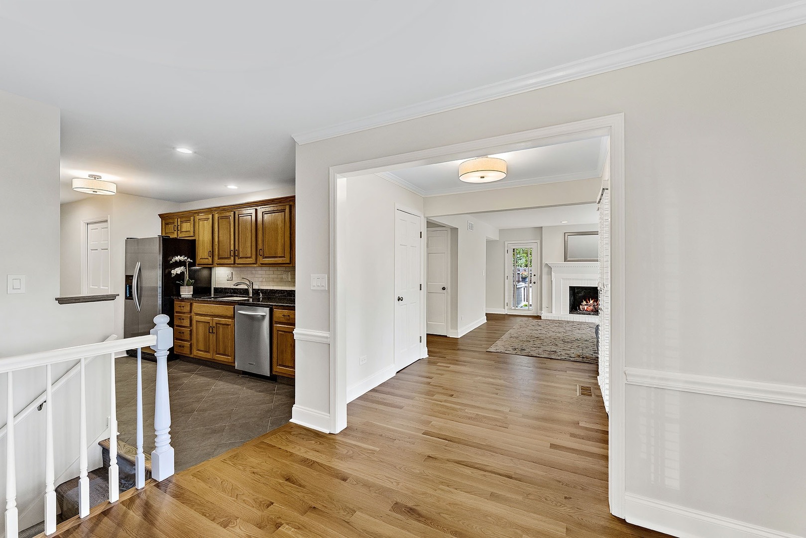 203 Racquet Club Court Hinsdale, IL 60521 - Photo 8 of 34