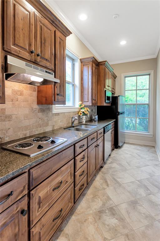 8350 FM 346 Flint, TX 75762 - Photo 13 of 39 a kitchen with stainless steel appliances granite countertop a stove a sink and a microwave