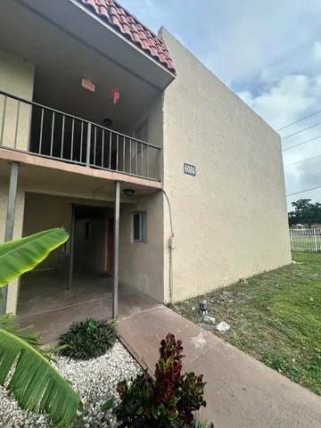 a view of a house with porch and furniture
