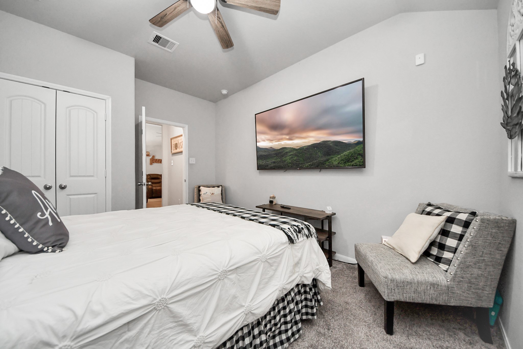 550 Winburn Tide Lane La Porte, TX 77571 - Photo 25 of 40 a bedroom with a bed and a flat screen tv