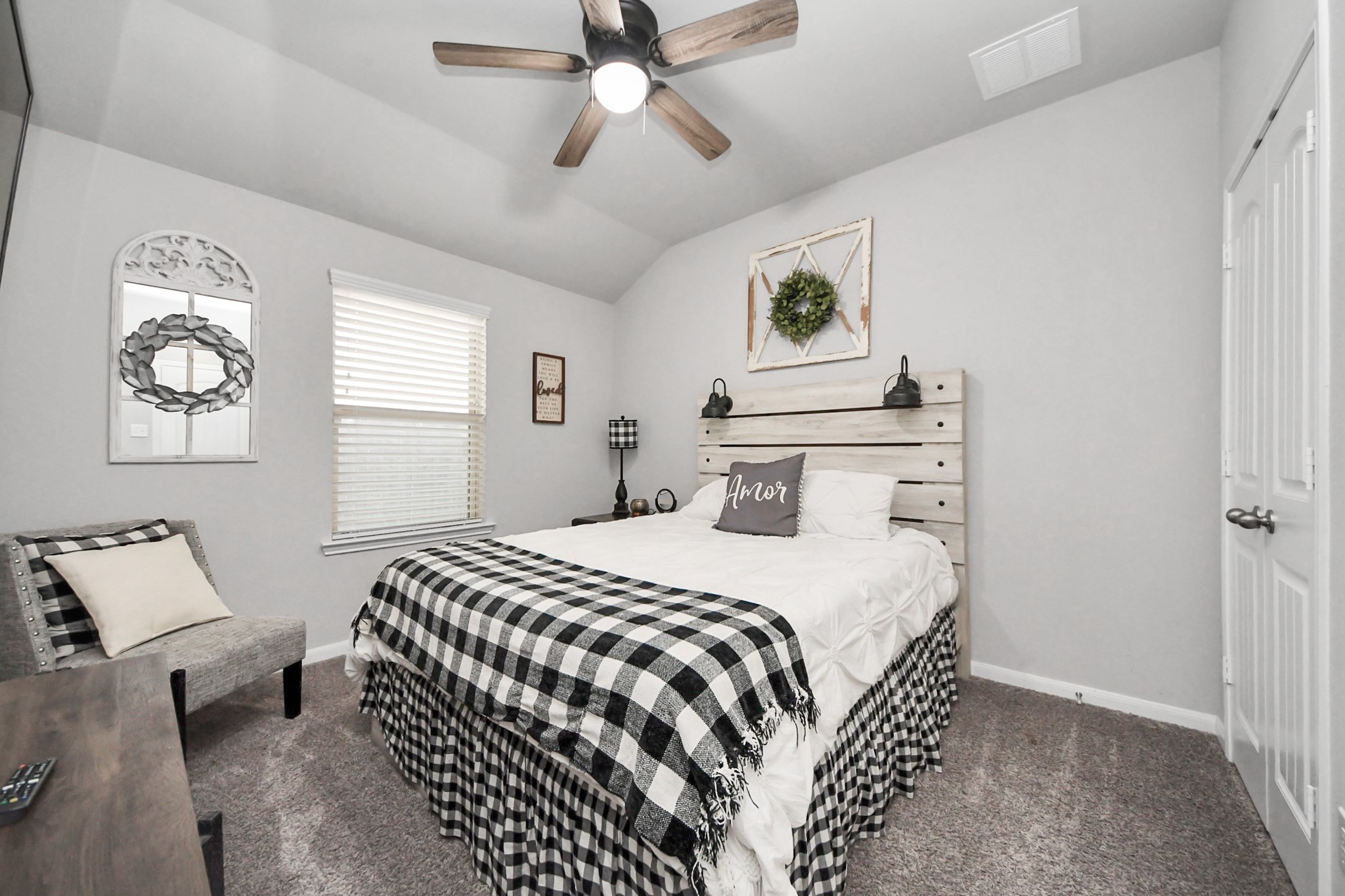 550 Winburn Tide Lane La Porte, TX 77571 - Photo 26 of 40 a bedroom with a bed and ceiling fan