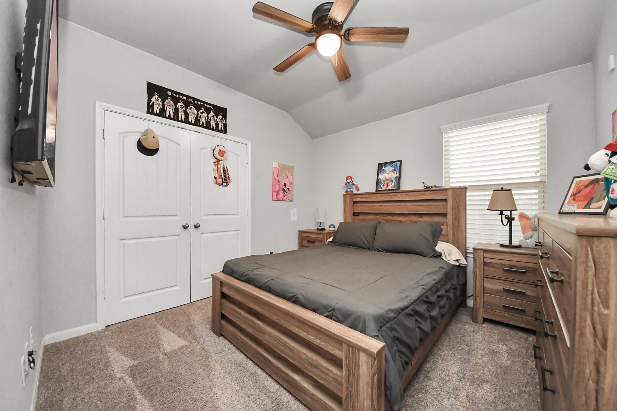 550 Winburn Tide Lane La Porte, TX 77571 - Photo 30 of 40 a bedroom with a bed and a window