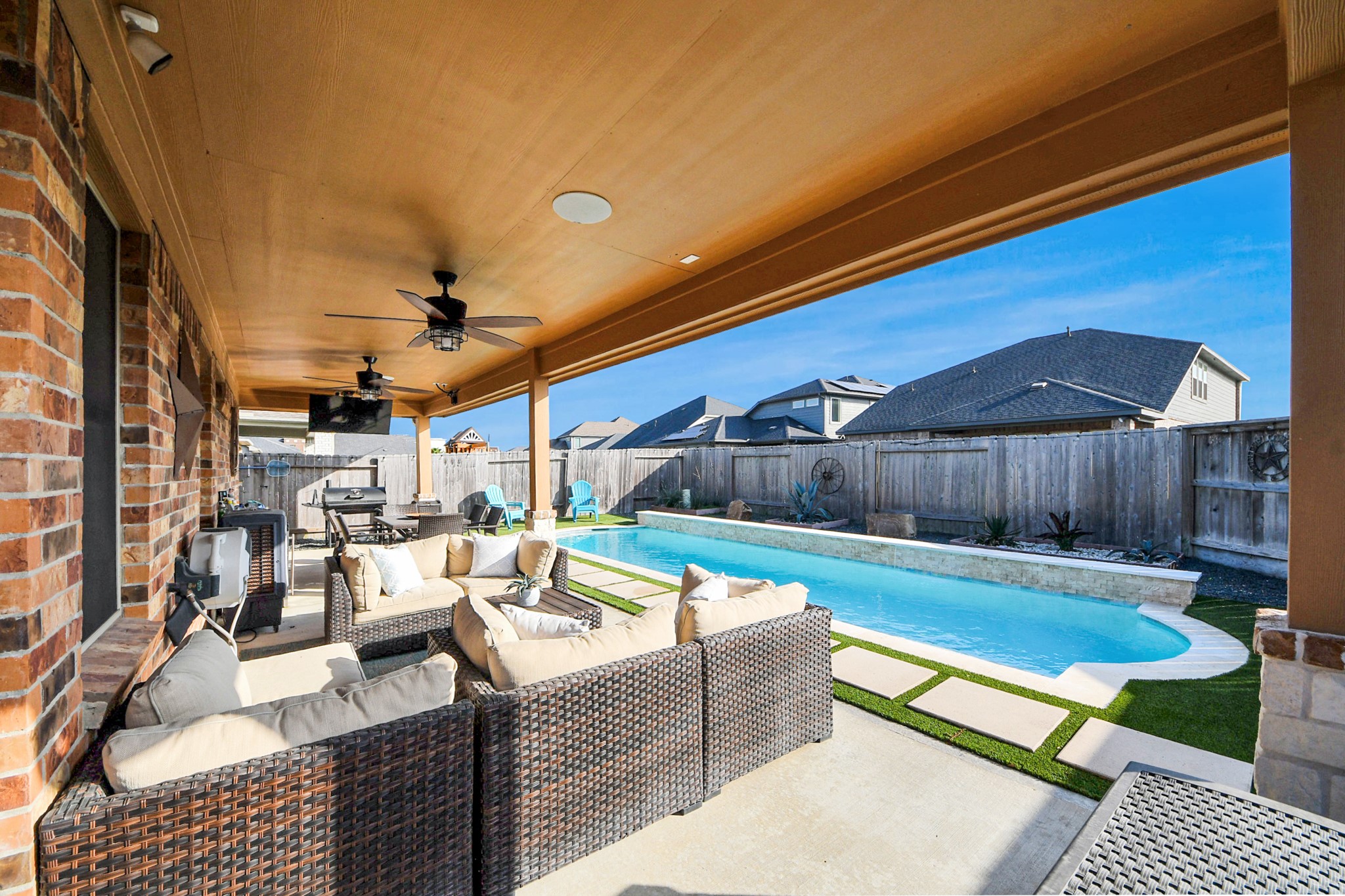 550 Winburn Tide Lane La Porte, TX 77571 - Photo 33 of 40 a view of a couches and dinning table and chairs in patio