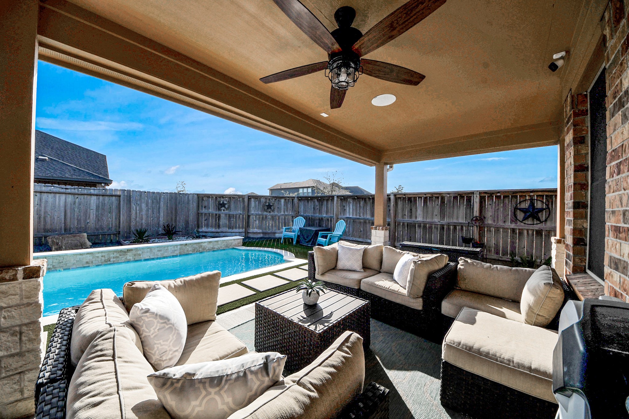 550 Winburn Tide Lane La Porte, TX 77571 - Photo 5 of 40 a living room with furniture and a wooden floor