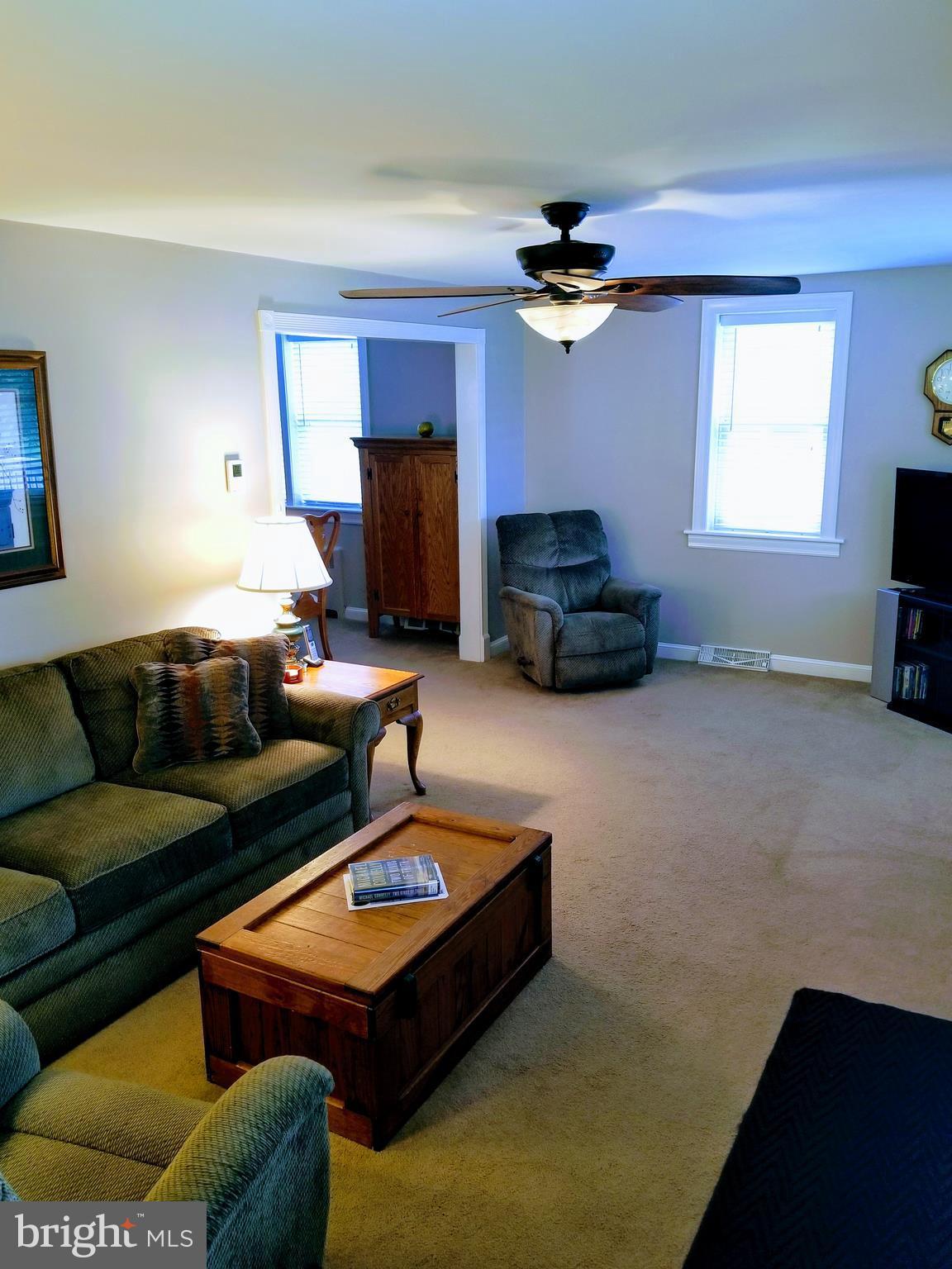 3219 Lynch Road Baltimore, MD 21219 - Photo 20 of 30 Living Room