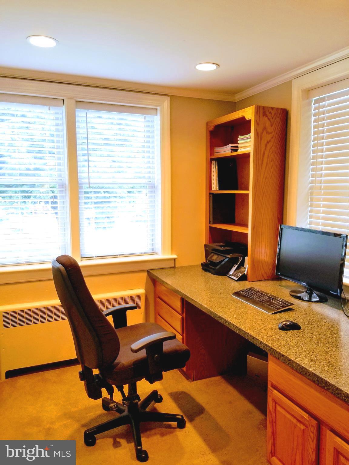 3219 Lynch Road Baltimore, MD 21219 - Photo 8 of 30 Seperate office/den