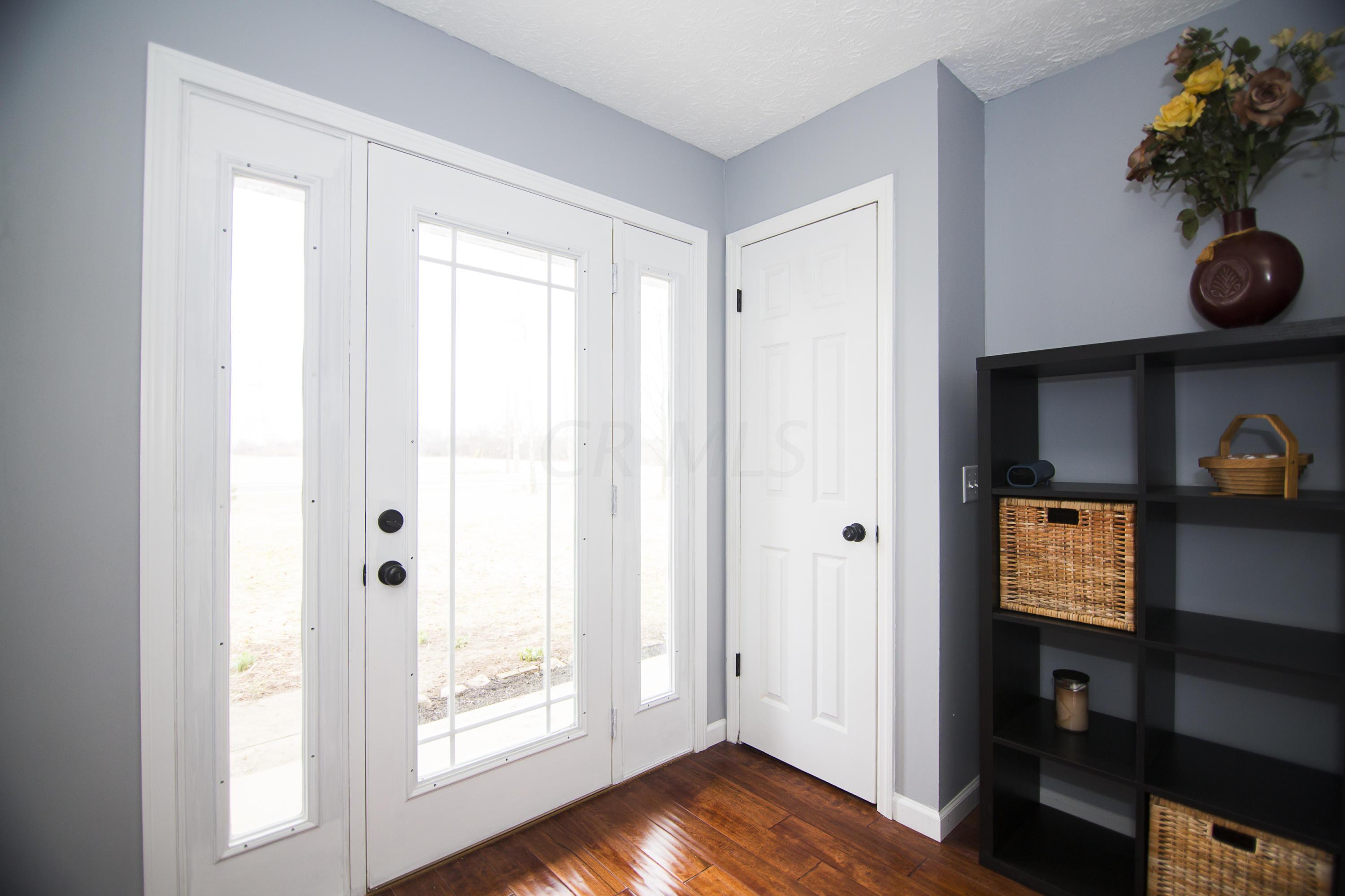 8226 Harlem Road Westerville, OH 43081 - Photo 3 of 49