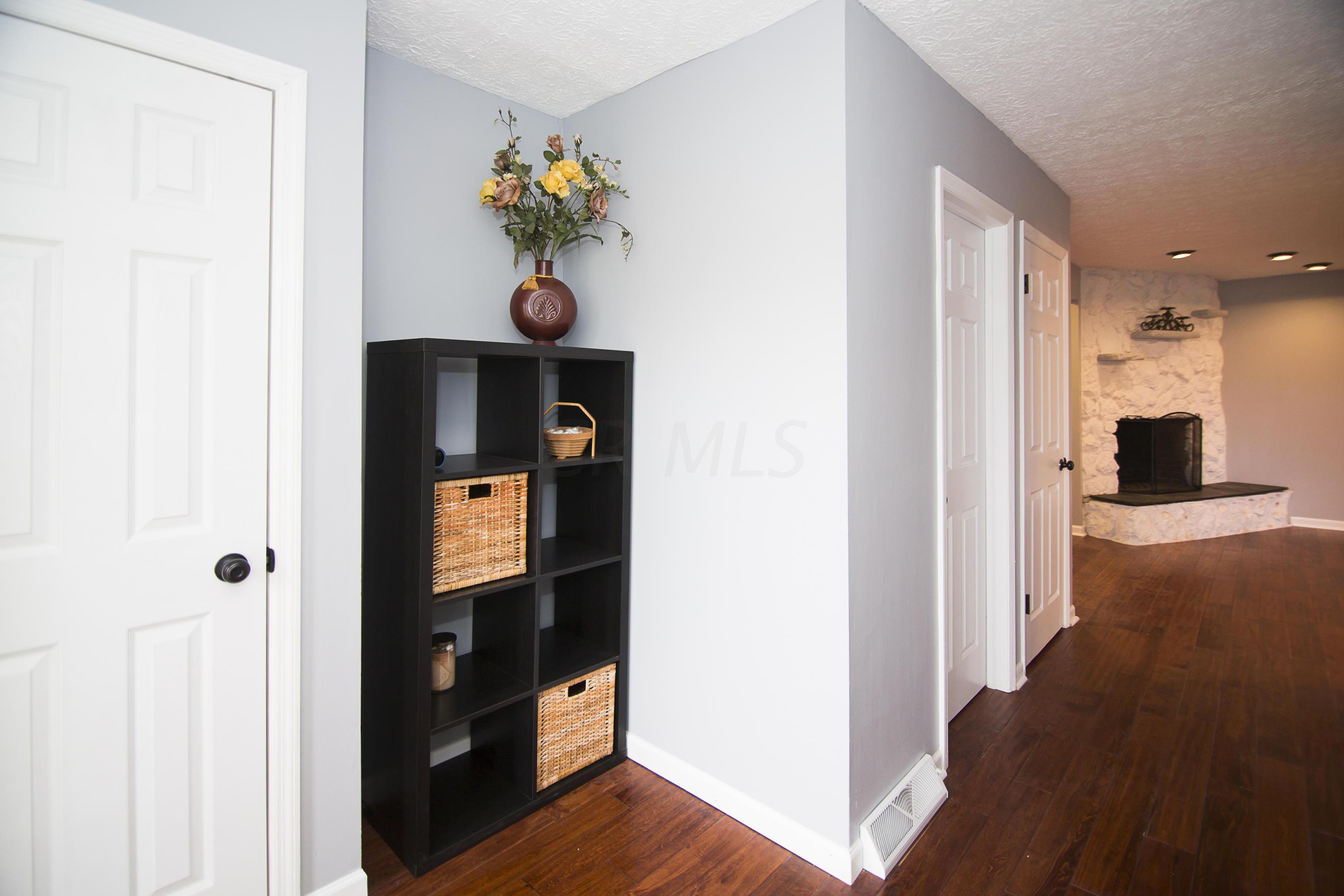 8226 Harlem Road Westerville, OH 43081 - Photo 4 of 49