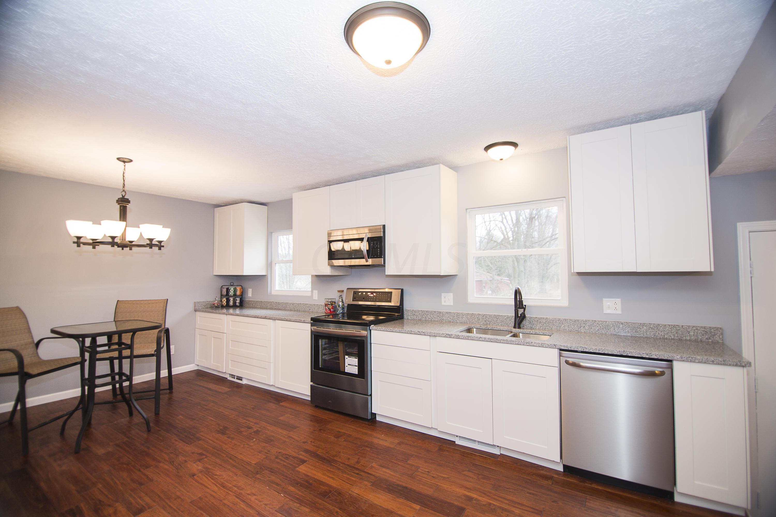 8226 Harlem Road Westerville, OH 43081 - Photo 5 of 49
