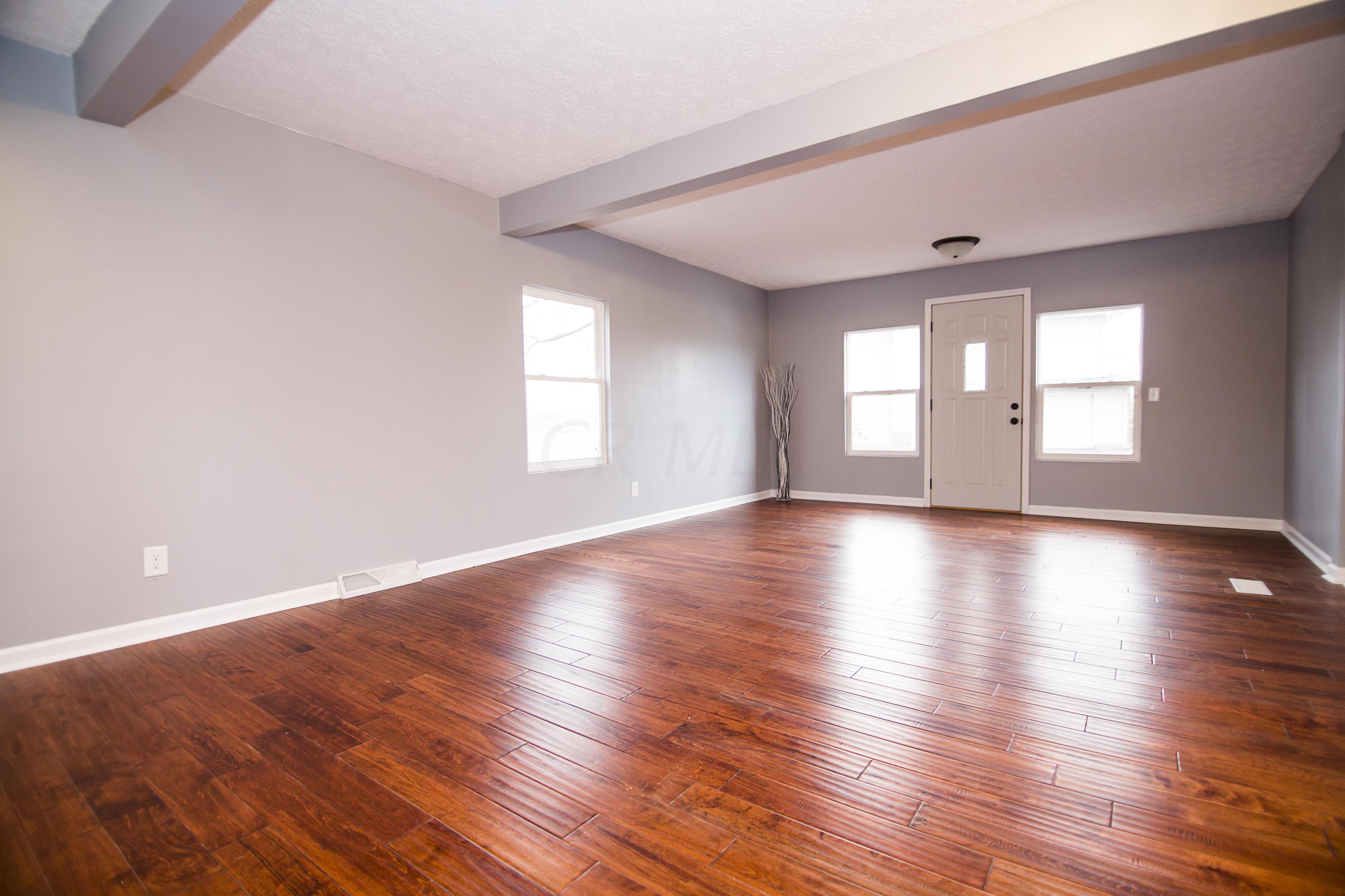 8226 Harlem Road Westerville, OH 43081 - Photo 9 of 49