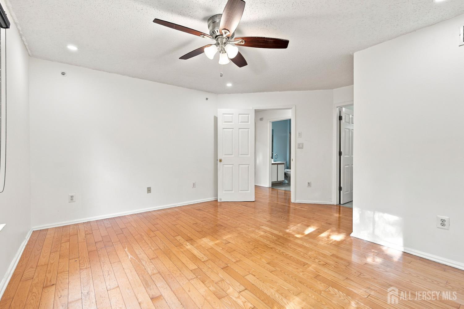 63 Prestwick Way Edison, NJ 08820 - Photo 15 of 29 Gallery Image 15